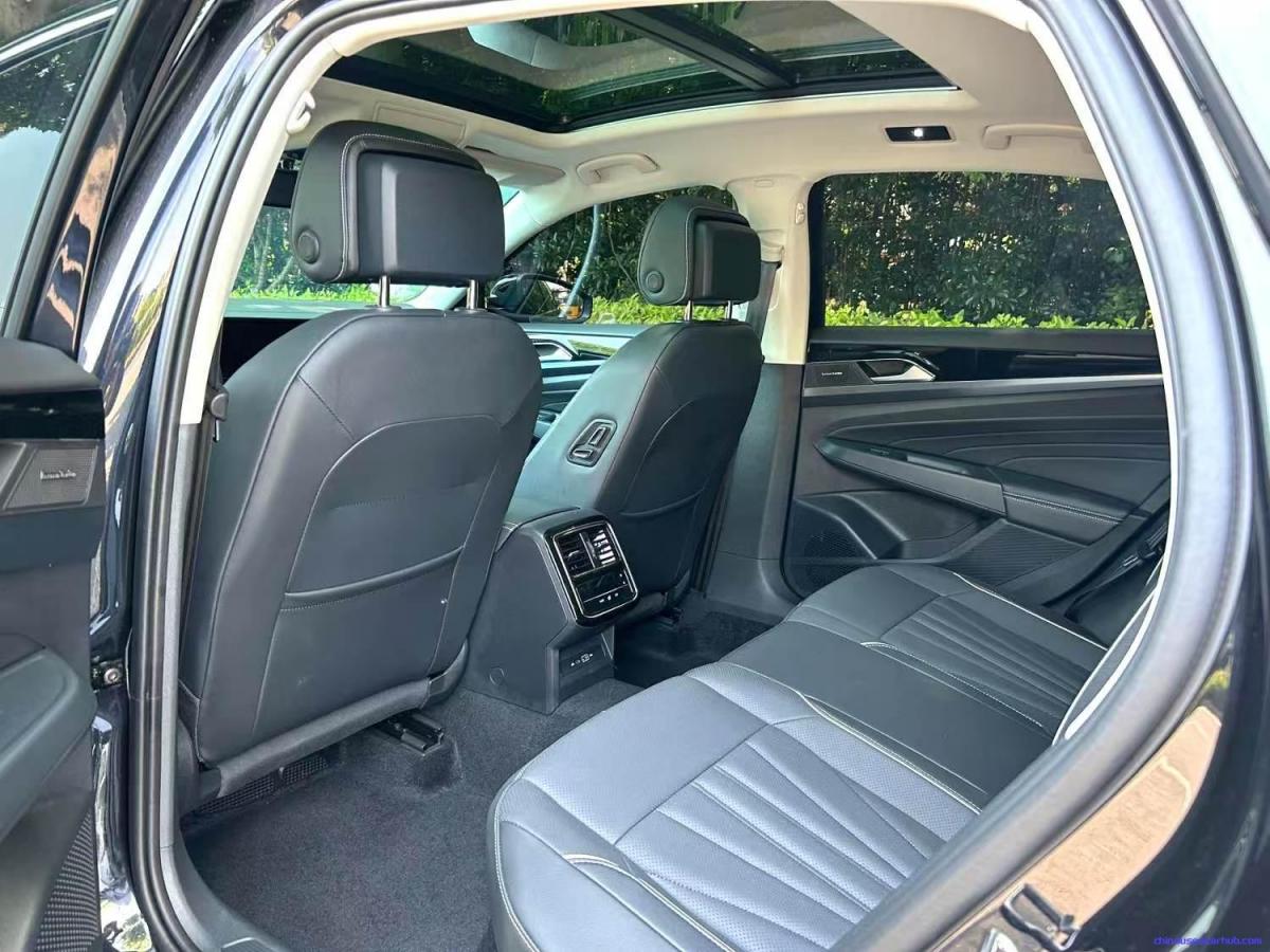 Car Image 9