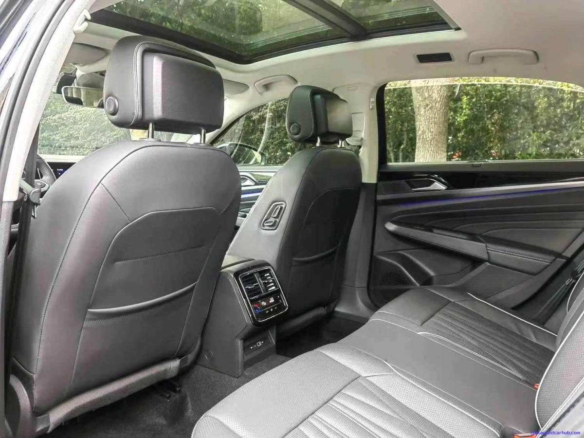 Car Image 9