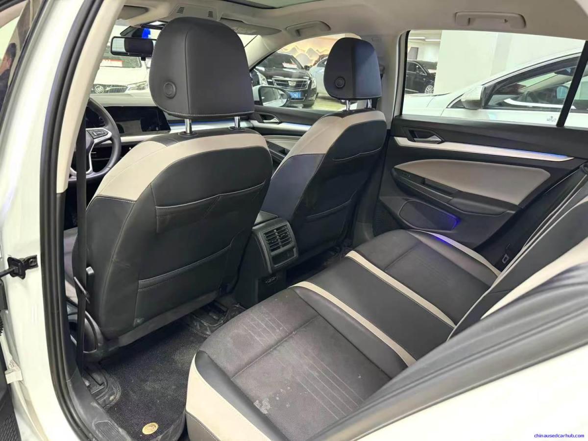 Car Image 9